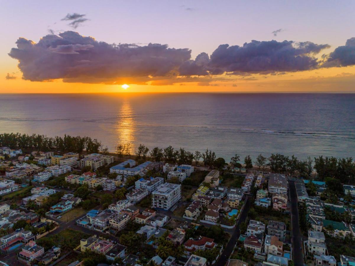 Flic-en-Flacq Les Cerisiers Beach Residence, Cosy And Modern 3 Bedroom Apartment Located 50 Metres From The Beach And From All Amenities And Restaurants On The Coastal Road מראה חיצוני תמונה
