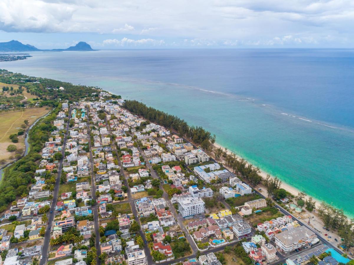Flic-en-Flacq Les Cerisiers Beach Residence, Cosy And Modern 3 Bedroom Apartment Located 50 Metres From The Beach And From All Amenities And Restaurants On The Coastal Road מראה חיצוני תמונה