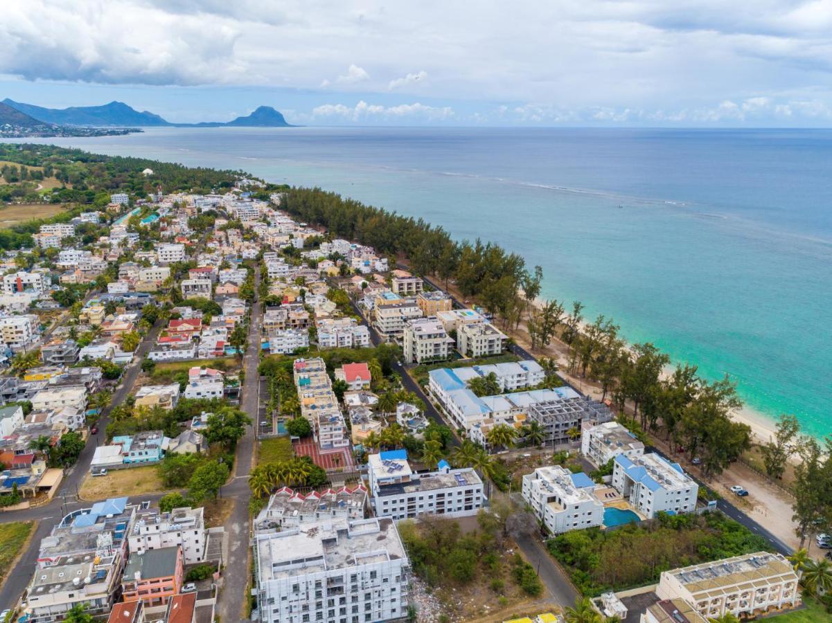 Flic-en-Flacq Les Cerisiers Beach Residence, Cosy And Modern 3 Bedroom Apartment Located 50 Metres From The Beach And From All Amenities And Restaurants On The Coastal Road מראה חיצוני תמונה