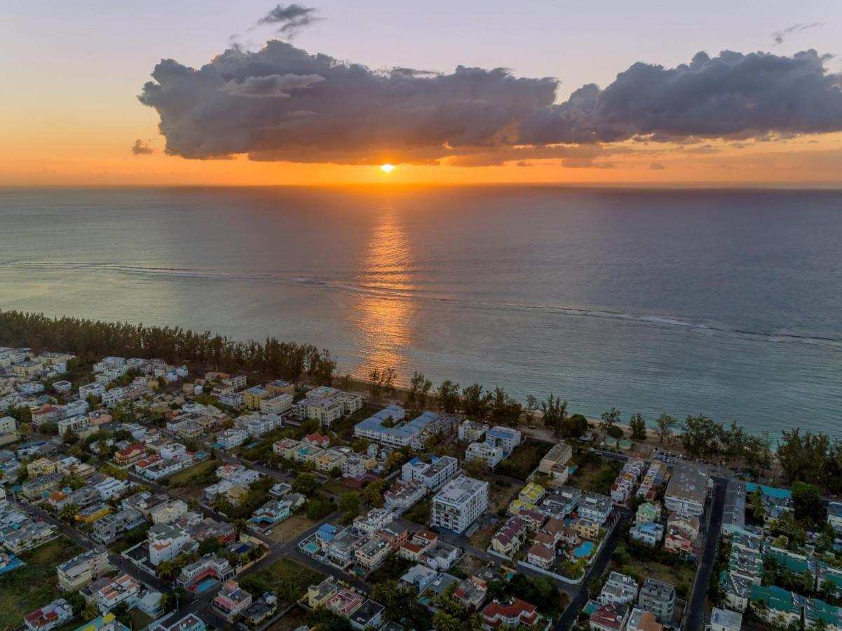 Flic-en-Flacq Les Cerisiers Beach Residence, Cosy And Modern 3 Bedroom Apartment Located 50 Metres From The Beach And From All Amenities And Restaurants On The Coastal Road מראה חיצוני תמונה